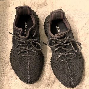 adidas Yeezy Boost 350 V2 Black size 6 (men) size 8 (women)